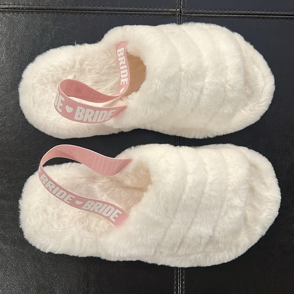 xo, Fetti Bride Strap Slippers - White Fur, Bachelorette Party, Wedding Size M/L - Picture 3 of 12